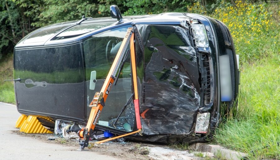 VW Fahrerin bei Unfall in Hormersdorf verletzt