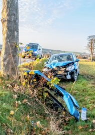 VW-Fahrerin schwer verletzt - Bei dem Unfall ist die Fahrerin des VW schwer verletzt worden. Der Sachschaden beläuft sich auf insgesamt rund 6000 Euro. 