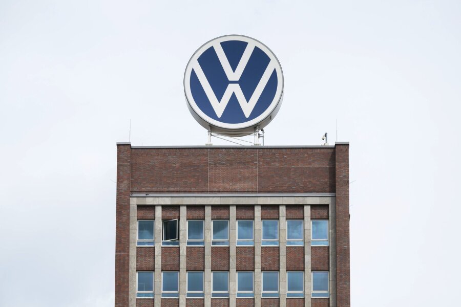 VW legt Menschenrechtsbericht vor: Verstöße festgestellt - Nicht unter das Lieferkettensorgfaltspflichtengesetz fällt nach VW-Angaben das umstrittene Werk und die Teststrecke in der chinesischen Provinz Xinjiang.