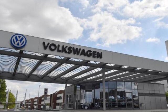 VW-Standort Zwickau baut bald nur noch Elektroautos - Blick auf den Haupteingang zum Volkswagenwerk in Zwickau.
