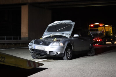 VW und Mercedes kollidieren auf A4 bei Glösa - 3 Verletzte - 
