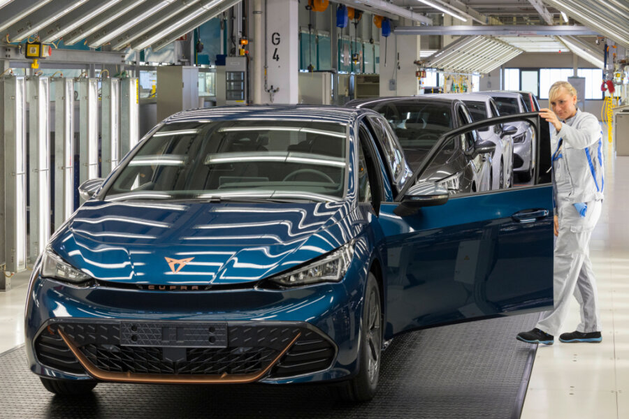 VW-Werk in Zwickau: Produktionsstart für den Cupra Born - 