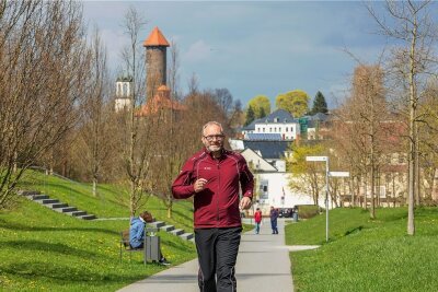 Wahl des Auerbacher Oberbürgermeisters: Der Herausforderer - Gut vorbereitet läuft sich Jens Scharff für den Sprung ins Auerbacher Rathaus warm. 