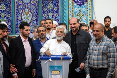Wahl im Iran: Duell zwischen Reformer und Hardliner - Hardliner Said Dschalili bei der Stimmabgabe.