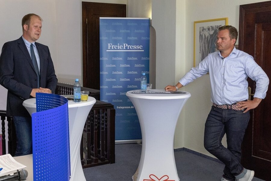 Jens Benedict (Einz), links im Bild, und Erik Schulze (CDU) wollen Bürgermeister von Oberwiesenthal werden. 