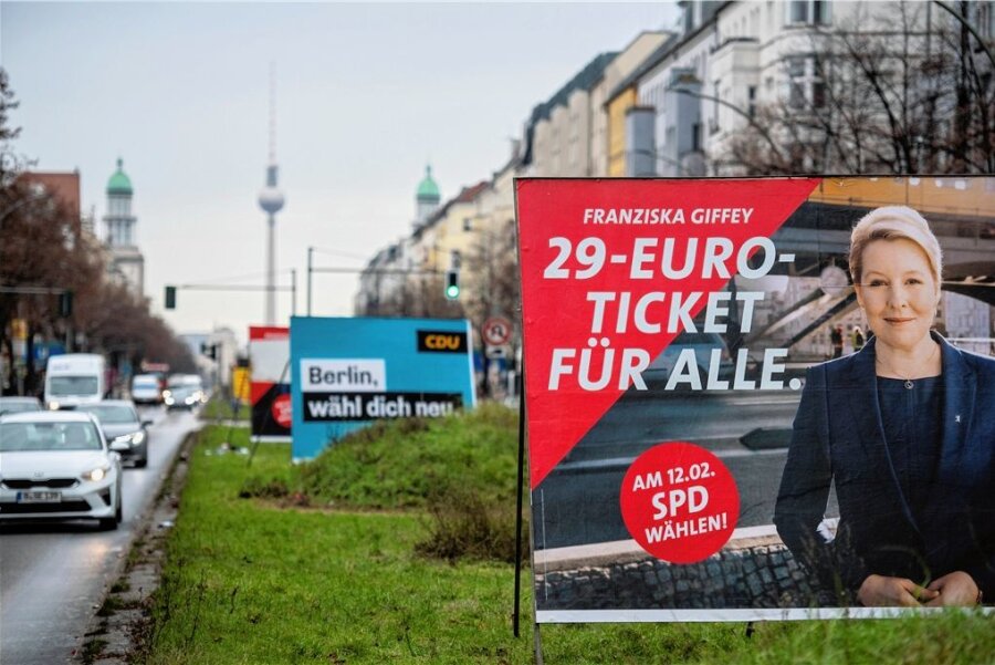 Wahl zum Abgeordnetenhaus, die Zweite - Wahlplakate wie hier an Frankfurter Allee sind derzeit in Berlin allgegenwärtig. Die Wahl zum Abgeordnetenhaus findet erneut statt.