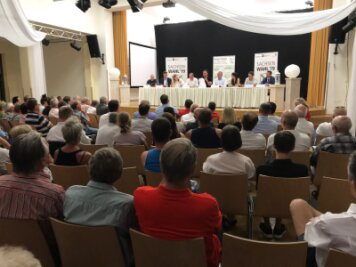 Wahlforum in Rochlitz - Kandidaten im Kreuzverhör - Etwa 140 Gäste sind am Montagabend zum Wahlforum mit den Direktkandidaten zur Landtagswahl im Wahlkreis 22 ins Bürgerhaus Rochlitz gekommen. 