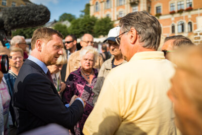 Wahlkampf: Ministerpräsident Kretschmer besuchte heute den Stollberger Wochenmarkt - 
