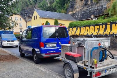 Waldbrände halten THW aus Reichenbach seit Monaten in Atem - Mit diesem Allrad-Betankungsfahrzeug für schwieriges Gelände sind die Reichenbacher aktuell in der Sächsischen Schweiz im Einsatz.