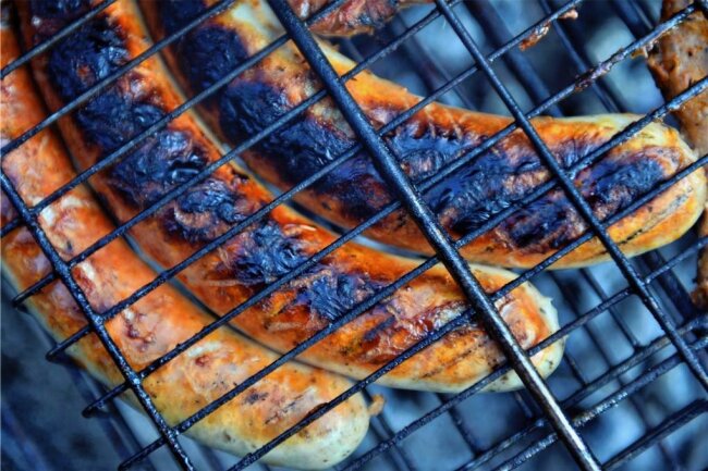 Waldbrandgefahr steigt: Erste Grillverbote in Chemnitz - Grillen in der Öffentlichkeit ist in Chemnitz nur auf speziell dafür vorgesehenen Grillplätzen zulässig. Wegen der gestiegenen Waldbrandgefahr ist derzeit aber auch dort das Grillen verboten. 
