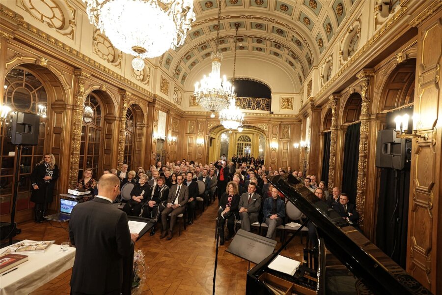 Waldenburg: Bürgermeister verrät neue Pläne - Zum Neujahrsempfang war der Blaue Saal im Schloss in Waldenburg mit rund 140 Gästen fast komplett gefüllt.