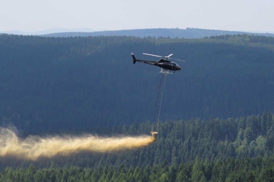 Waldkalkung im Forstbezirk Adorf startet: Wo der Hubschrauber dieses Jahr seine Kreise zieht - Ab dem 1. Juli beginnt im Forstbezirk Adorf wieder die Saison der Waldkalkung.