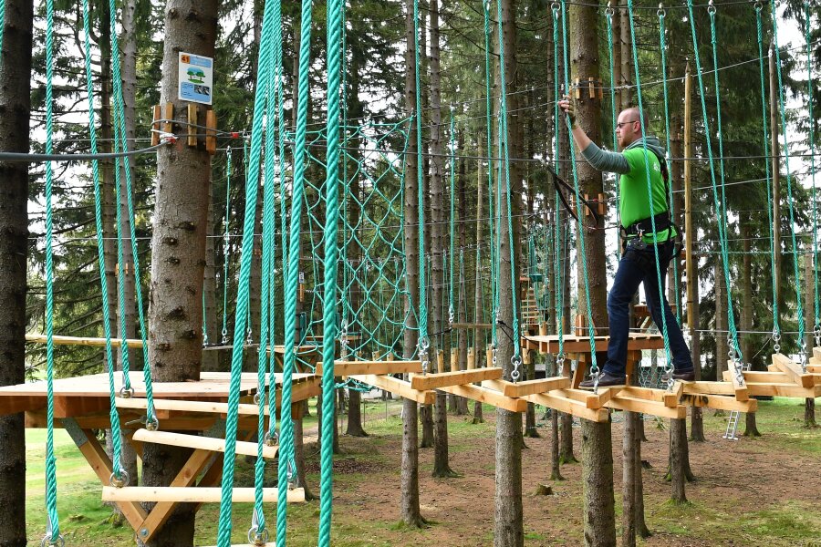 Waldpark Grünheide nimmt Kletterpark in Betrieb - Der Kletterpark im Waldpark Grünheide ist am Dienstag eröffnet worden.