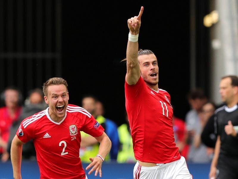 Wales siegt im EM-Debütantenduell gegen 2:1 die Slowakei - Erstes EM-Spiel, erster Sieg: Wales jubelt mit Gareth Bale.