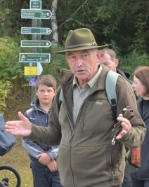 Wanderer erfahren viel zu Talsperre und Vogelwelt - Michael Lerche führte Wanderer um die Talsperre. 