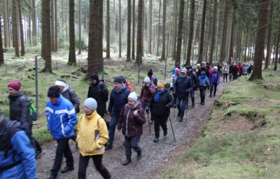 Wanderer erkunden Spuren des Altbergbaus - Knapp 80 Teilnehmer begaben sich am Sonntag im Erzgebirge auf die Spuren des Altbergbaus. 