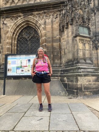 Wandernde Aktivistin sucht und findet in Zwickau das Gespräch über Frauenrechte - Birgit Pfersich - Aktivistin
