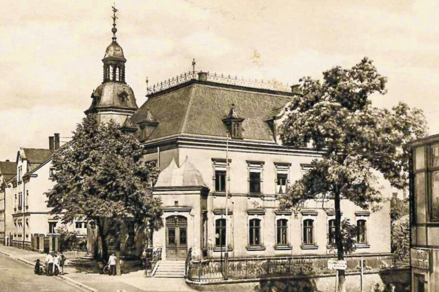 Wann fiel der Turm? Historie der Kaiserlichen Post von Oelsnitz  nicht lückenlos geklärt - Postkarte etwa aus dem Jahr 1905, nur wenige Jahre nach Fertigstellung des Postgebäudes.