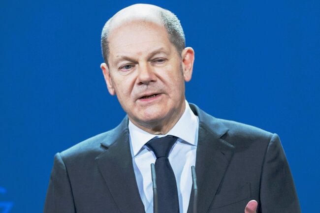 Kanzler Olaf Scholz (SPD) berichtet vor der Presse über die Kabinettsklausur. 