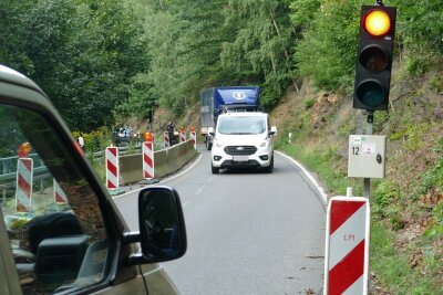 Wann verschwindet die „ewige Ampel“ vor Scharfenstein? - Zwischen Zschopau und Scharfenstein müssen Fahrer Geduld aufbringen, wenn die Ampel auf Rot schaltet.