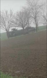 Waren US-Panzer im Erzgebirge unterwegs? - Das unscharfe Foto ohne Ortsangabe könnte dagegen Panzer der Bundeswehr zeigen. 