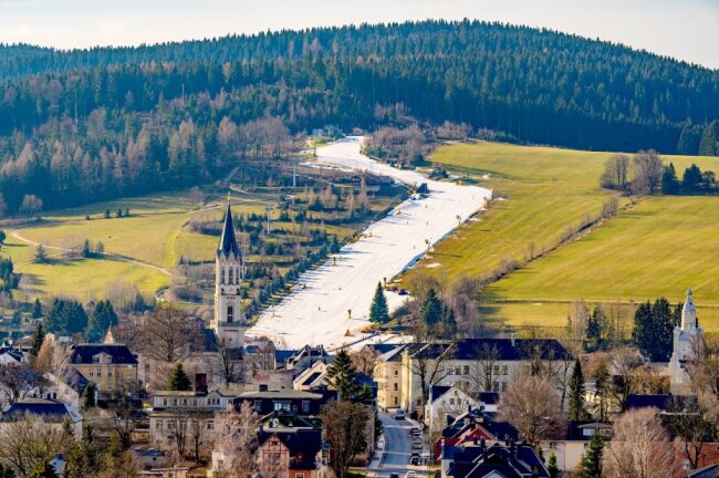 Warme Winterferien: Kunstschnee rettet Skigebiete im Erzgebirge