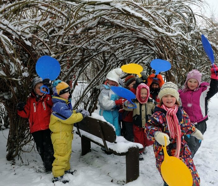 <p class="artikelinhalt">Der Weidentunnel begeistert die Kinder der Kindertagesstätte "Sonnenland" in Voigtsdorf sommers wie winters. Auch 2010 wird das Außengelände weiter ausgebaut. </p>