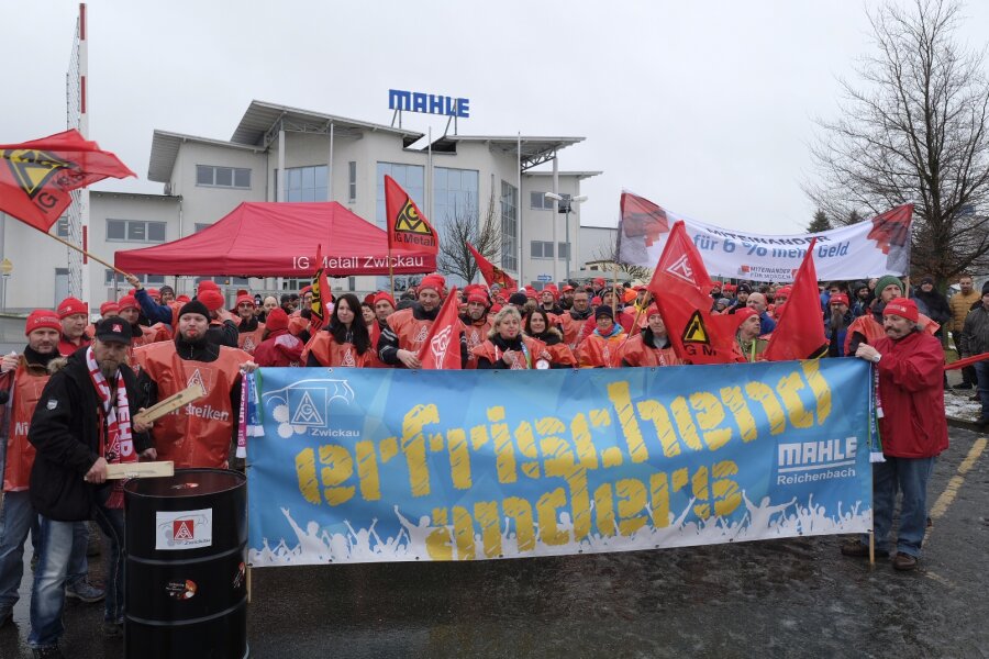 Warnstreik bei Mahle und SBG Reichenbach - Mitarbeiter bei Mahle Industrial Thermal Systems Reichenbach haben am Freitag gestreikt.
