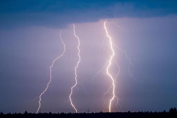 Warnung vor schwerem Gewitter in Südwestsachsen am Samstagabend - Der Deutsche Wetterdienst (DWD) warnt vor schwerem Gewitter mit Starkregen in Chemnitz sowie im Tiefland Mittelsachsens.