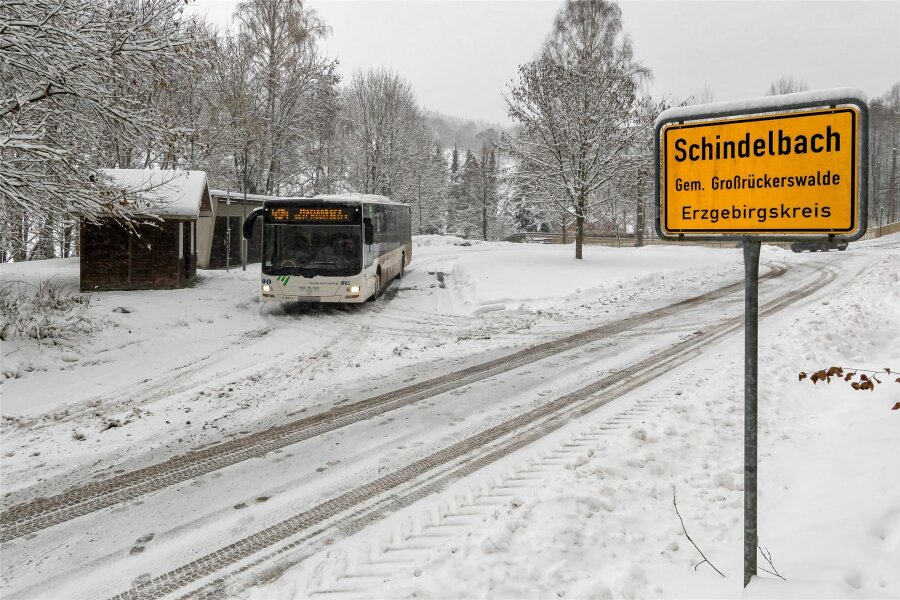 Wartehalle, Belag, Entwässerung: Buswendeschleife in Schindelbach soll erneuert werden - Die Wendeschleife im Großrückerswalder Ortsteil Schindelbach soll nächstes Jahr saniert werden.
