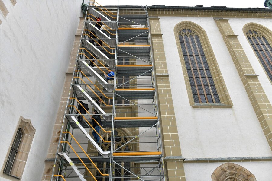 Warum am und im Dom St. Marien in Freiberg Gerüste stehen - Am Dom St. Marien zu Freiberg erfolgten Arbeiten an den Fenstergewänden.
