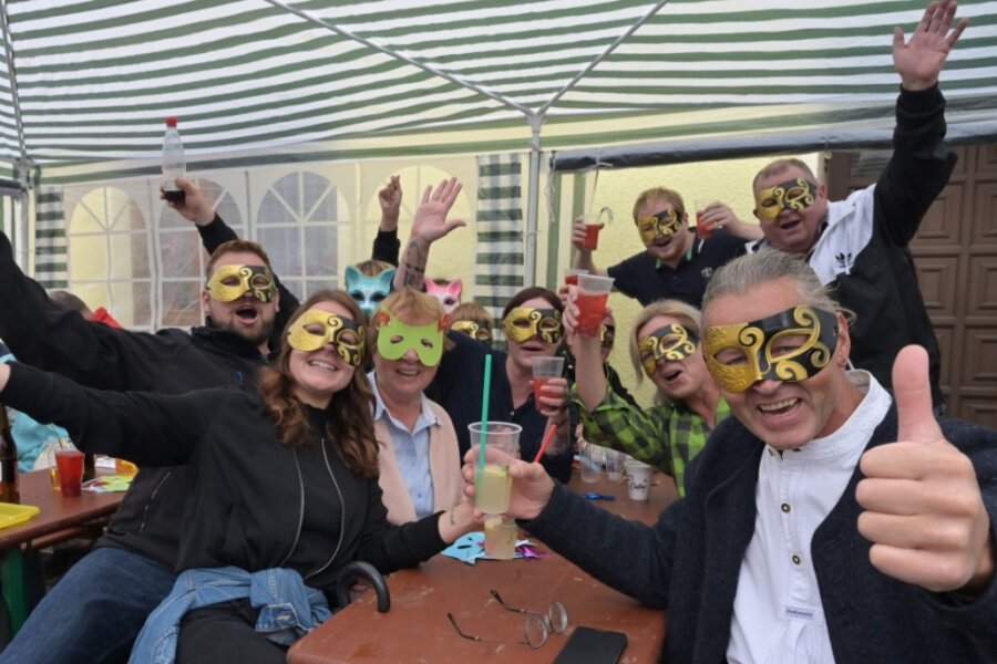 Warum Besucher zum Altstadtfest in Johanngeorgenstadt Masken tragen - 