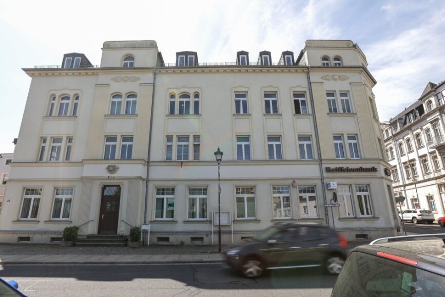 Das Haus an der Straße der Deutschen Einheit 23 in Burgstädt steht teilweise leer. Jetzt soll es zum Vereinshaus umgebaut werden. Der Stadtrat hat zugestimmt. Vereine versprechen sich bessere Bedingungen als bisher. 