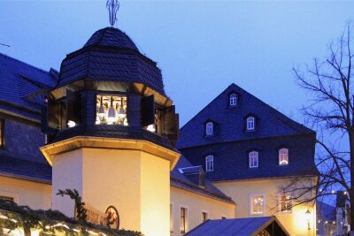 Warum das Glockenspiel in der Schwarzenberger Altstadt noch immer schweigt - Das Areal am Glockenturm ist für Einheimische und Besucher ein beliebter Treffpunkt, und das nicht nur in der Weihnachtszeit. 