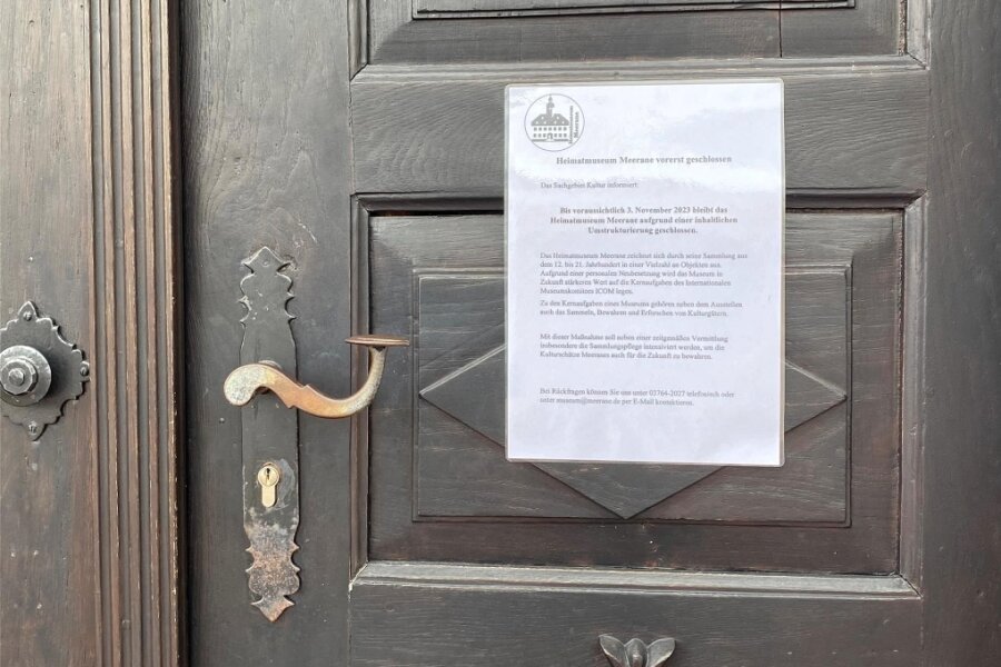 Warum das Meeraner Museum plötzlich schließt - Ein Zettel an der Tür kündet von der Schließung des Museums in Meerane.