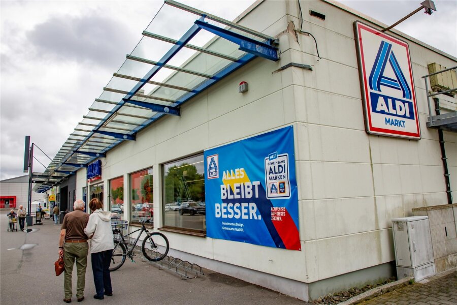 Warum der Aldi-Markt in Flöha zurzeit geschlossen ist - Einige Kunden waren am Montagmorgen in der Augustusburger Straße unterwegs und stellten fest, dass es bei Aldi zurzeit nichts zu kaufen gibt.