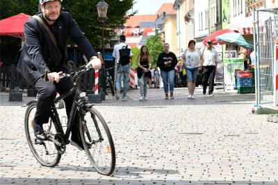 Warum der Begriff Dienstfahrrad im Landratsamt in die Irre führt - Der Freiberger OB Sven Krüger absolviert Dienstfahrten zu Terminen in der Stadt auch mit dem Rad. Im Landratsamt wird nun ein Jobrad-Modell umgesetzt.