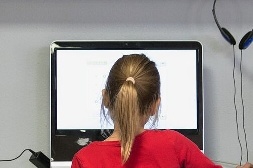 Mit dem Digitalpakt Schule versuchen Bund und Freistaat dem digitalen Lernen finanziellen Schwung zu verleihen. 