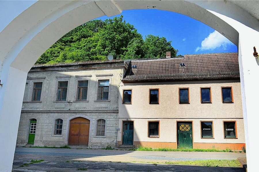 Warum der Freistaat die KZ-Gedenkstätte Sachsenburg betreiben soll - In diesen beiden Häusern in Sachsenburg ist die KZ-Gedenkstätte geplant. 