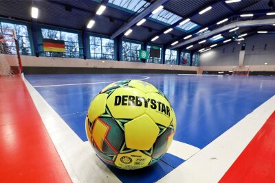 Warum der Fußball-Kreisverband Zwickau beim Futsal die Reißleine zieht - Der Ball ruht: Weder im Hot-Sportzentrum, noch in einer anderen Halle werden vom Kreisverband Zwickau in dieser Saison im Männerbereich Meisterschaften in der Hallenvariante Futsal ausgetragen. 