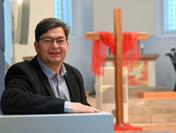 Warum der Jugendpfarrer ab März einen neuen Job antritt - Der langjährige Chemnitzer Jugendpfarrer Holger Bartsch in der Johanniskirche. Der Geistliche wird im März kommenden Jahres ein neues Amt übernehmen, nämlich das eines Kulturhauptstadtpfarrers. 