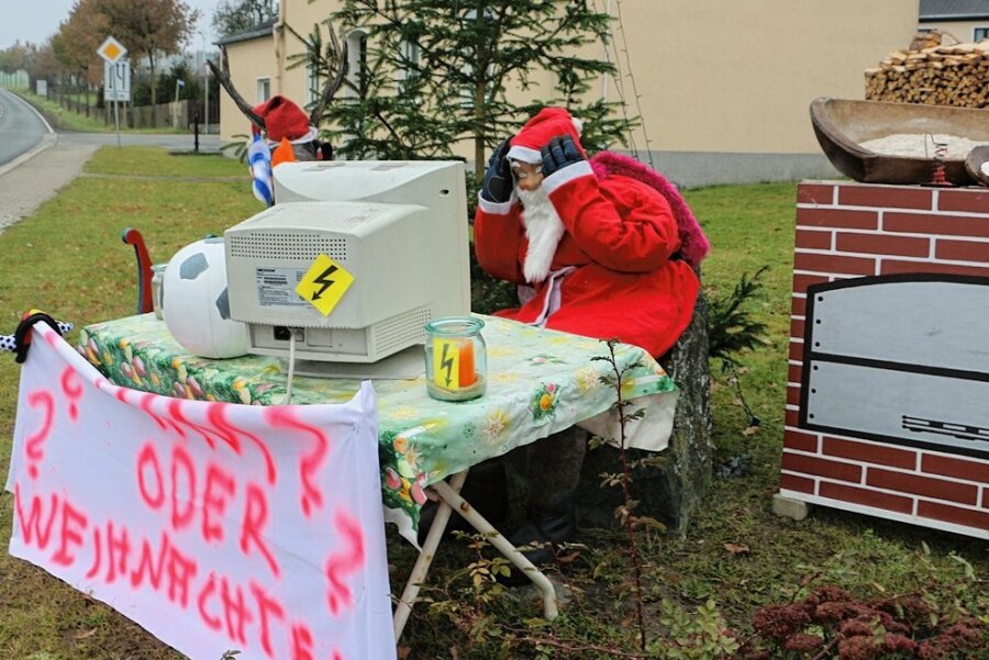 Warum der Langenbacher Weihnachtsmann in diesem Jahr ins Grübeln kommt - Der Langenbacher Weihnachtsmann schlägt in Langenbach in diesem Jahr die Hände über dem Kopf zusammen. 