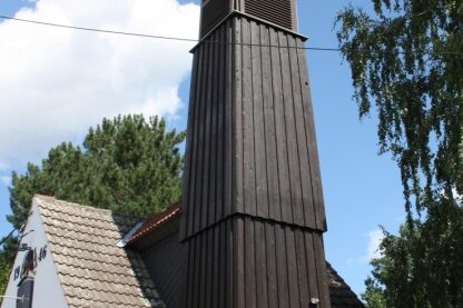 Ein Wahrzeichen von Dänkritz: das alte Feuerwehrgerätehaus mit Schlauchtrockenturm.