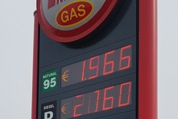 Warum der Tanktrip über die Grenze sich nur für wenige lohnt - Gilt als teuer: Tankstelle F1 in Hranice. 
