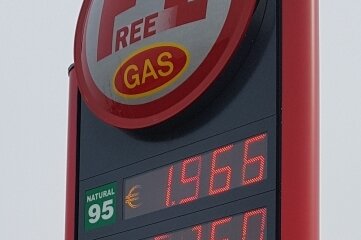 Warum der Tanktrip über die Grenze sich nur für wenige lohnt - Gilt als teuer: Tankstelle F1 in Hranice. 
