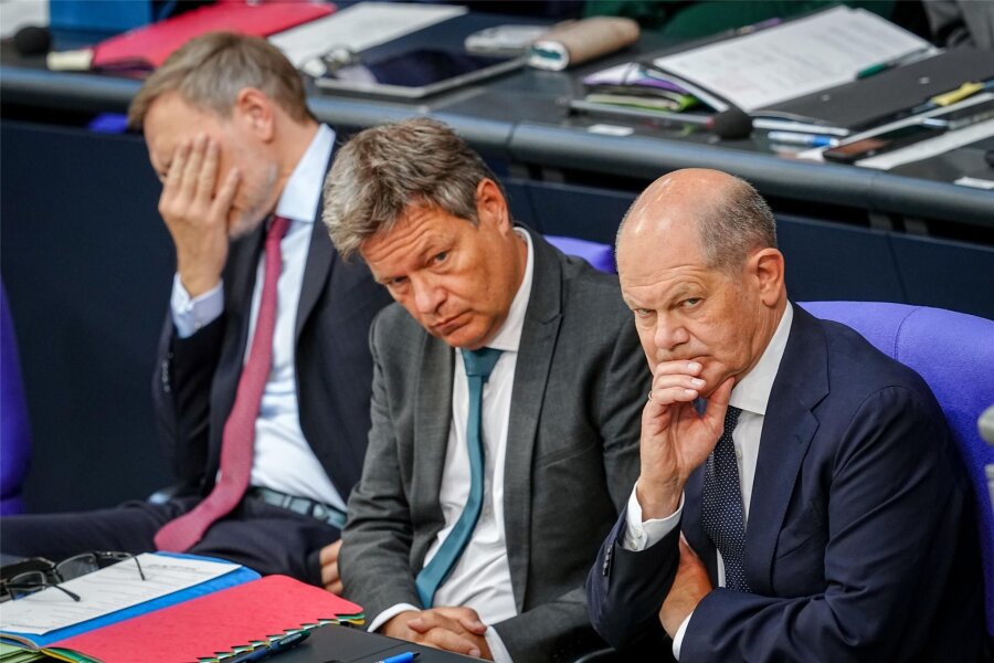 Warum die Ampel-Koalition in der Falle sitzt - und wie sie noch herauskommen könnte - Am Ende? Christian Lindner (FDP, von links), Robert Habeck (Bündnis 90/Die Grünen) und Olaf Scholz (SPD).