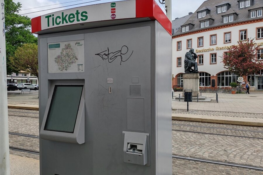 Warum die Fahrscheinautomaten in Zwickau außer Betrieb sind - Die SVZ-Automaten, hier am Hauptmarkt, sind außer Betrieb.