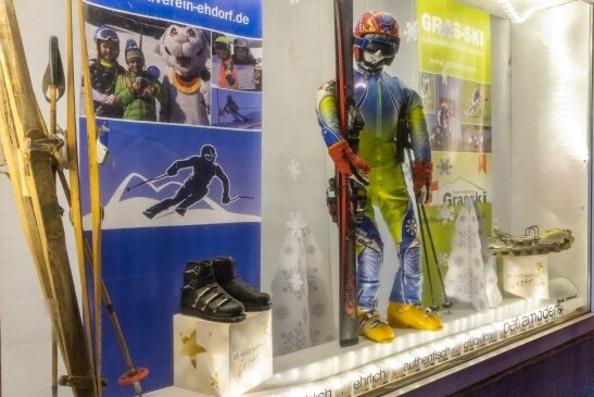 Warum die Fenster leer stehender Läden des Nachts erstrahlen - In der Bergstadt wird nicht nur im Winter Ski gefahren. Grasski spielt in Ehrenfriedersdorf ebenso eine wichtige Rolle.