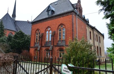 Warum die Kirche ihr Diakonat verkauft - Die Kirchgemeinde verkauft das Diakonat an der Heinrich-Heine-Straße in Hainichen. Das Gebäude, das neben der Trinitatiskirche liegt, soll künftig vorwiegend von der Hochschule Mittweida genutzt werden. 