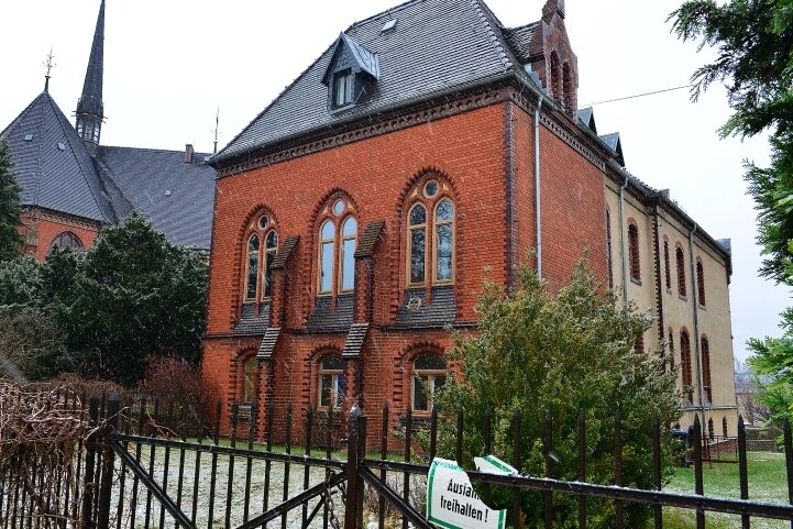 Warum die Kirche ihr Diakonat verkauft - Die Kirchgemeinde verkauft das Diakonat an der Heinrich-Heine-Straße in Hainichen. Das Gebäude, das neben der Trinitatiskirche liegt, soll künftig vorwiegend von der Hochschule Mittweida genutzt werden. 